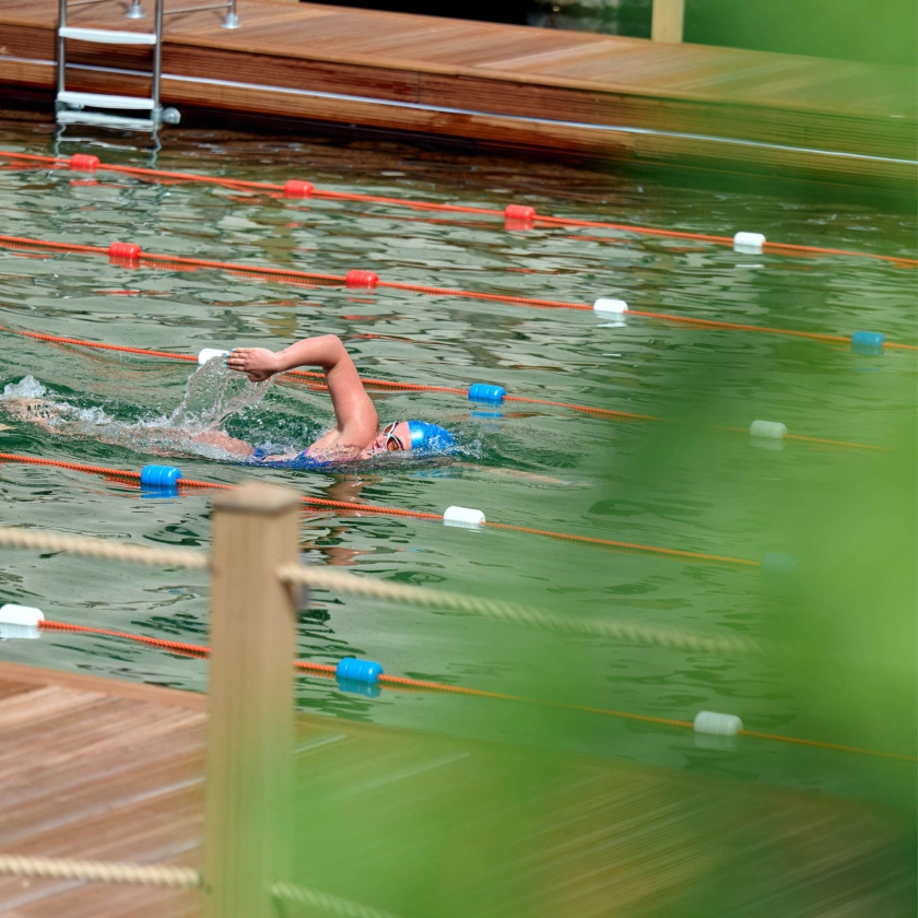 lady swimming in outside lido